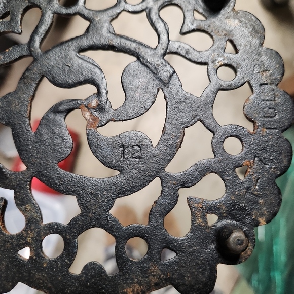 COPY - VINTAGE T-7 "Tulip" John Zimmerman Harner Cast Iron Trivet 9X5 - Picture 3 of 11